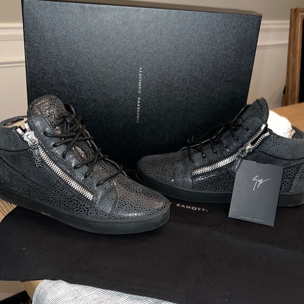 Giuseppe Zanotti Black Textured Leather High-Top Sneakers | Unisex 9